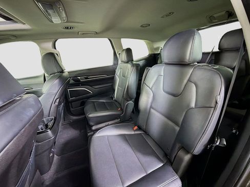 Used 2025 Kia Telluride S FWD image 26