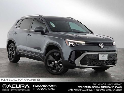Used 2026 Volkswagen Taos SE FWD image 1