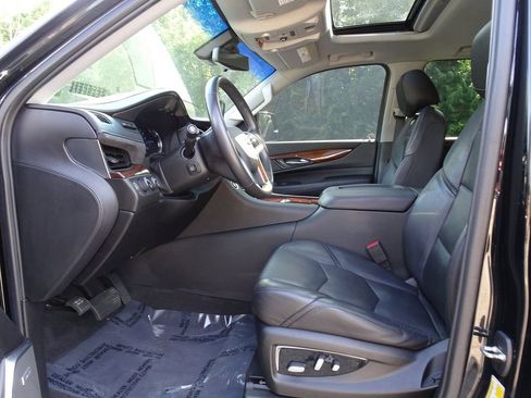 Used 2020 Cadillac Escalade Luxury AWD/4WD image 7