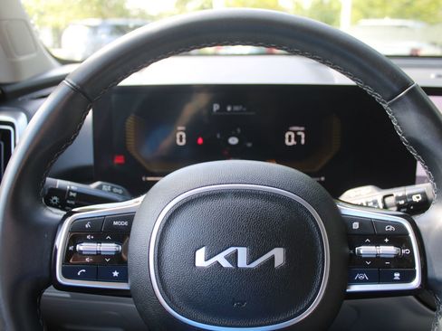 Certified 2024 Kia Sorento S w/ Panoramic Sunroof Package FWD image 26