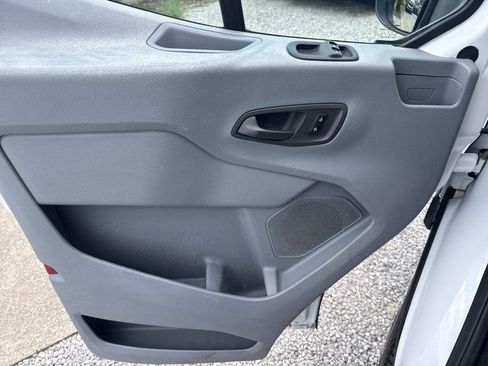 Used 2018 Ford Transit 250 148 Medium Roof RWD image 12