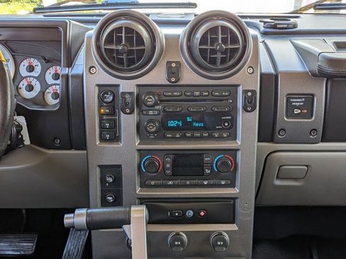 Used 2004 HUMMER H2 w/ Preferred Equipment Group image 13