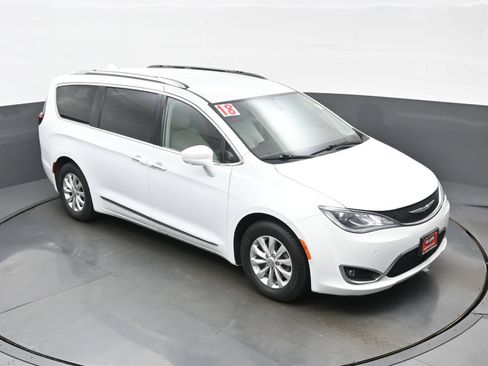 Used 2018 Chrysler Pacifica Touring-L Plus w/ Advanced Safetytec Group FWD image 36