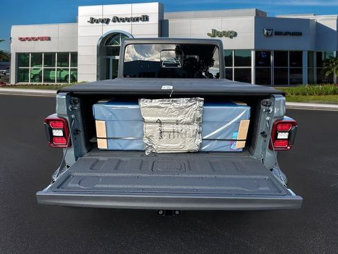 New 2026 Jeep Gladiator Rubicon w/ Dual Top Group image 28