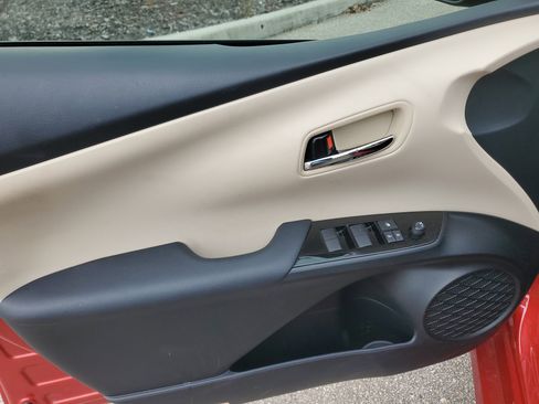 Used 2022 Toyota Prius Limited image 22