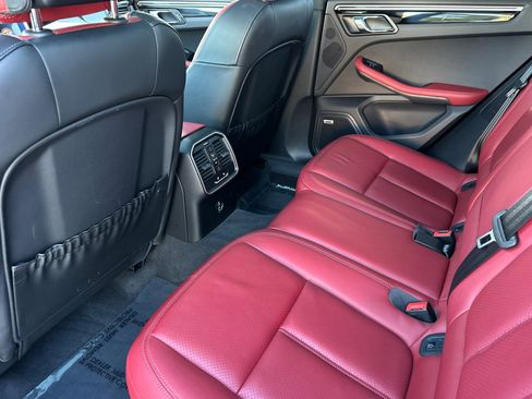 Used 2022 Porsche Macan image 13