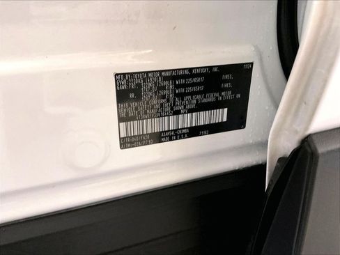 Used 2025 Toyota RAV4 XLE AWD/4WD image 35