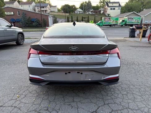 Used 2021 Hyundai Elantra SEL w/ Convenience Package FWD image 6
