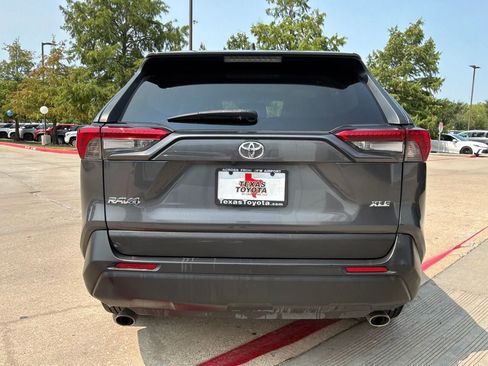 Used 2019 Toyota RAV4 XLE w/ Carpet Mat Package FWD image 7