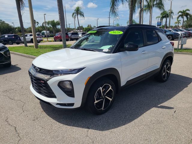 Used 2023 Chevrolet TrailBlazer RS w/ Convenience Package FWD image 2