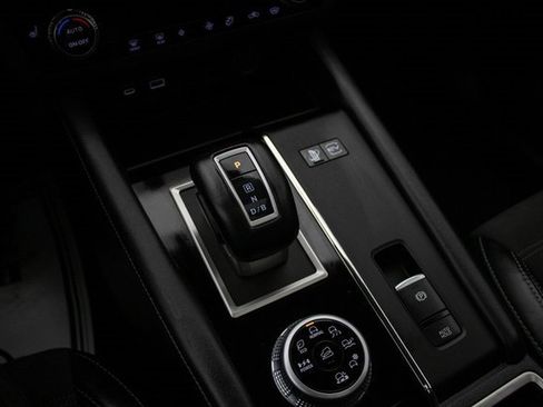 Used 2024 Mitsubishi Outlander SE image 36