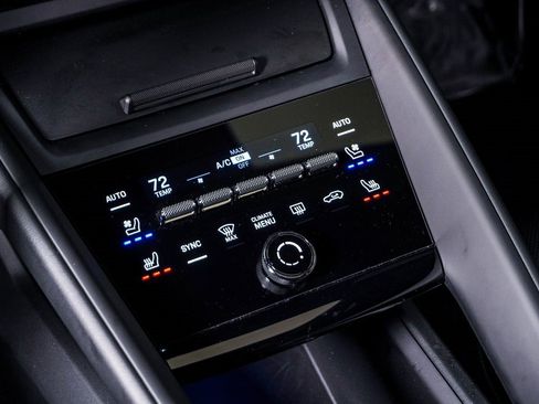 Certified 2025 Porsche Macan Electric image 24