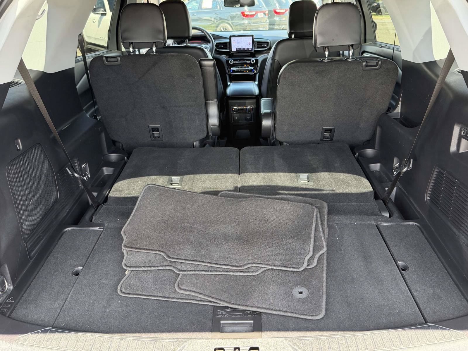 Used 2022 Ford Explorer Limited w/ Equipment Group 301A AWD/4WD image 35