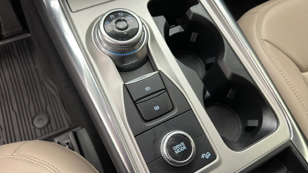 Used 2023 Ford Explorer XLT w/ Equipment Group 202A AWD/4WD image 19