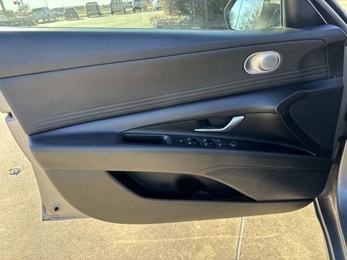 Used 2021 Hyundai Elantra SEL w/ Convenience Package image 24