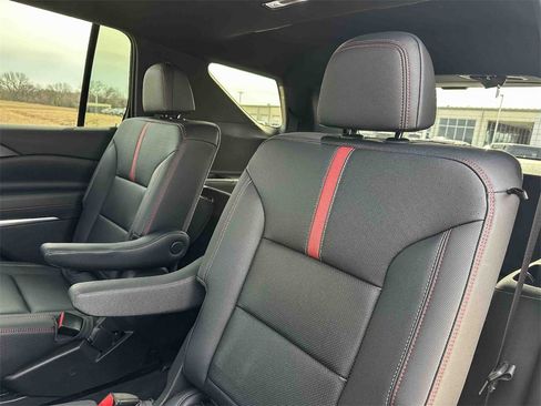 Certified 2025 Chevrolet Traverse RS image 19