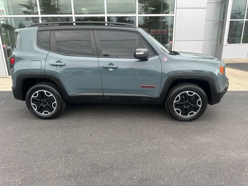 Used 2016 Jeep Renegade Trailhawk w/ Premium Trailhawk Package AWD/4WD image 2