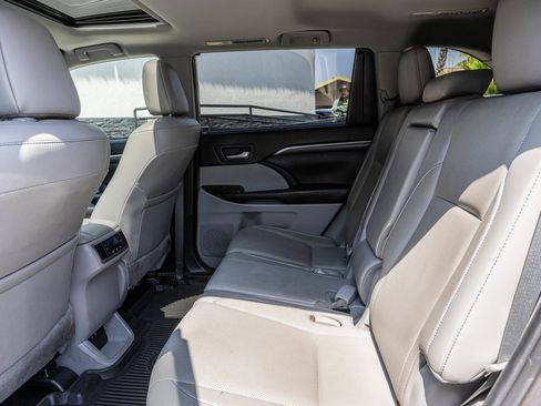 Used 2019 Toyota Highlander Limited AWD/4WD image 26
