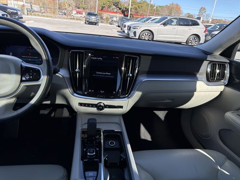 Certified 2023 Volvo S60 B5 Core image 31