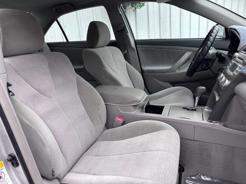 Used 2011 Toyota Camry LE FWD image 19