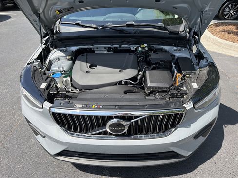 Certified 2024 Volvo XC40 B5 Core w/ Climate Package AWD/4WD image 36