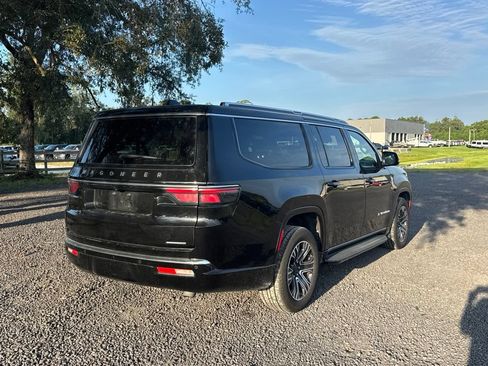 Used 2024 Jeep Wagoneer L Series II w/ Flexible Seating Group RWD image 5