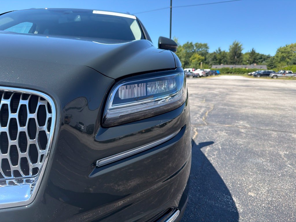 Used 2023 Lincoln Nautilus Reserve AWD/4WD image 11