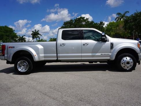 Certified 2019 Ford F450 Platinum w/ Platinum Ultimate Package AWD/4WD image 16