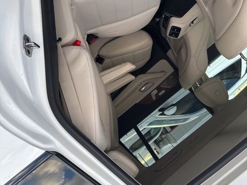 Used 2022 Mercedes-Benz GLS 450 4MATIC image 7