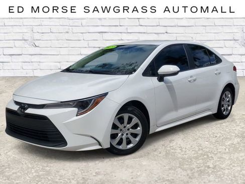 Used 2023 Toyota Corolla LE image 1