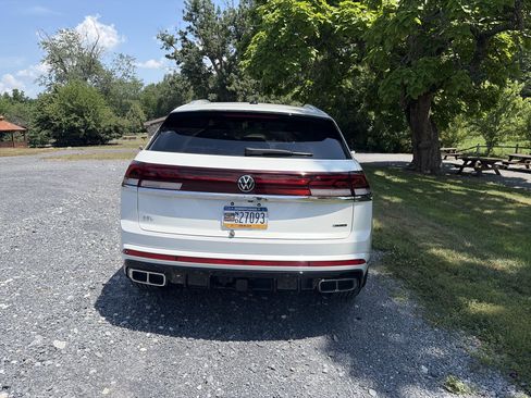 Used 2024 Volkswagen Atlas Cross Sport SEL R-Line AWD/4WD image 6