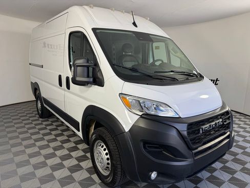 Used 2024 RAM ProMaster 2500 w/ Convenience Group FWD image 6