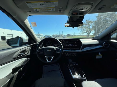 New 2025 Chevrolet Trax LT w/ LT Convenience Package image 24