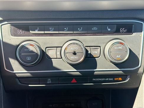 Used 2021 Volkswagen Atlas SE image 33