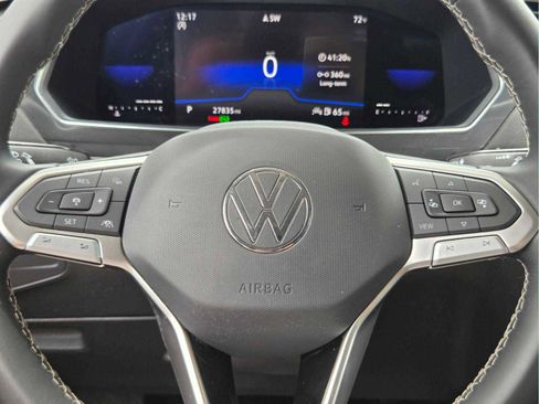 Used 2023 Volkswagen Tiguan SE FWD image 32