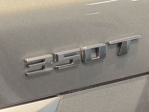 New 2025 Cadillac XT5 Luxury image 6