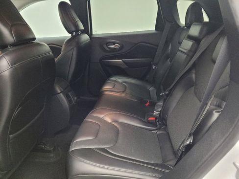 Used 2019 Jeep Cherokee Limited AWD/4WD image 18