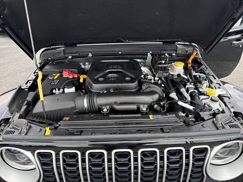 Certified 2025 Jeep Wrangler Unlimited Sahara w/ Safety Group AWD/4WD image 31