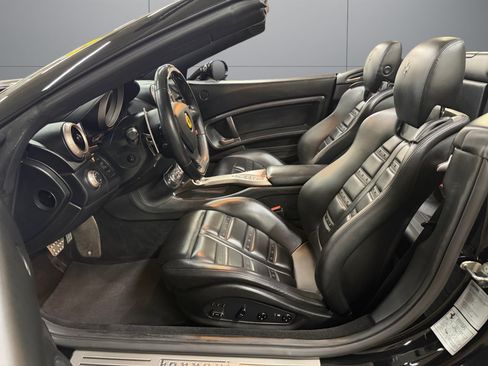 Used 2010 Ferrari California RWD image 10