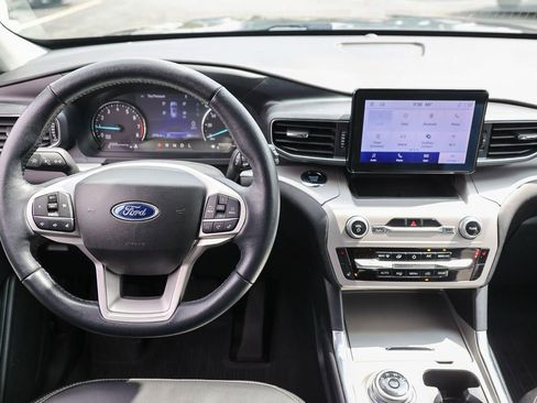 Certified 2023 Ford Explorer XLT w/ Equipment Group 202A image 7