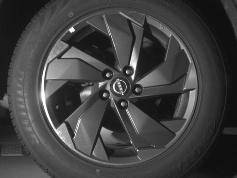 Used 2024 Nissan Rogue SV FWD image 15