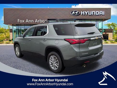 Used 2023 Chevrolet Traverse LT image 3