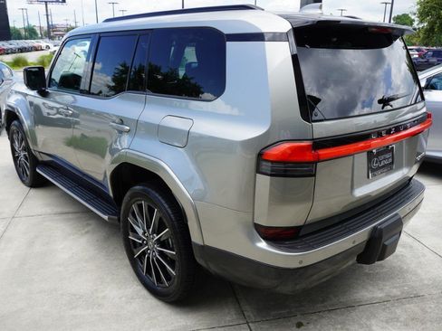 Used 2024 Lexus GX 550 AWD/4WD image 8