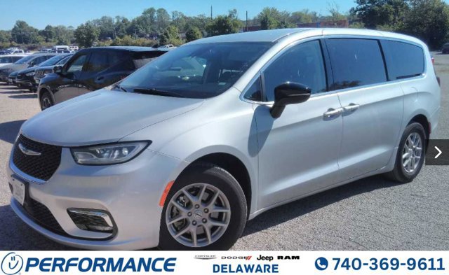 Used 2024 Chrysler Pacifica Touring-L FWD image 1