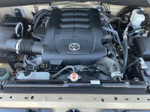Used 2020 Toyota Tundra SR5 w/ TRD Off-Road Package AWD/4WD image 30