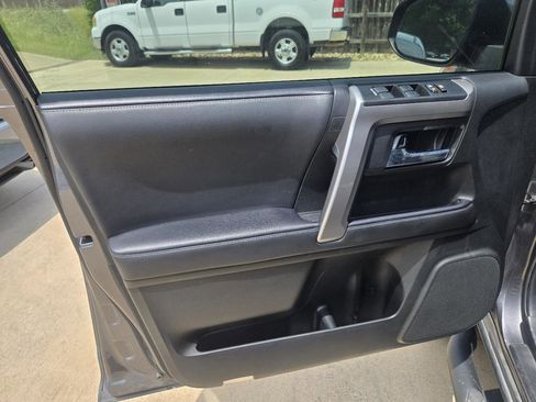 Used 2020 Toyota 4Runner SR5 Premium w/ Moonroof Package AWD/4WD image 21