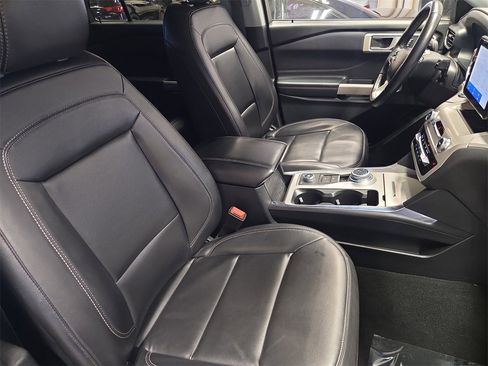 Used 2023 Ford Explorer XLT w/ Equipment Group 202A image 10