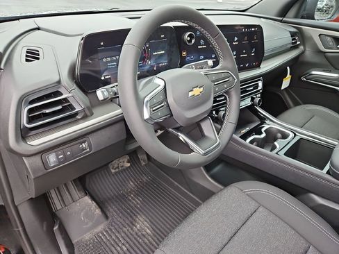 New 2026 Chevrolet Traverse LT w/ Sun and Wheel Package FWD image 2
