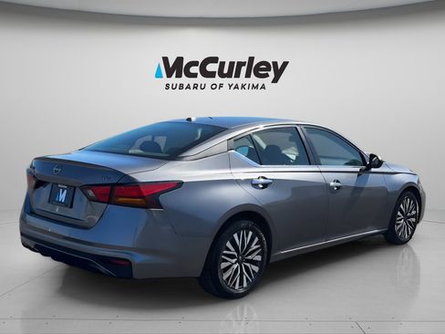 Used 2024 Nissan Altima 2.5 SV image 5