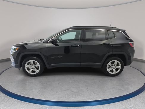 Used 2023 Jeep Compass Latitude w/ Sun and Sound Group AWD/4WD image 8